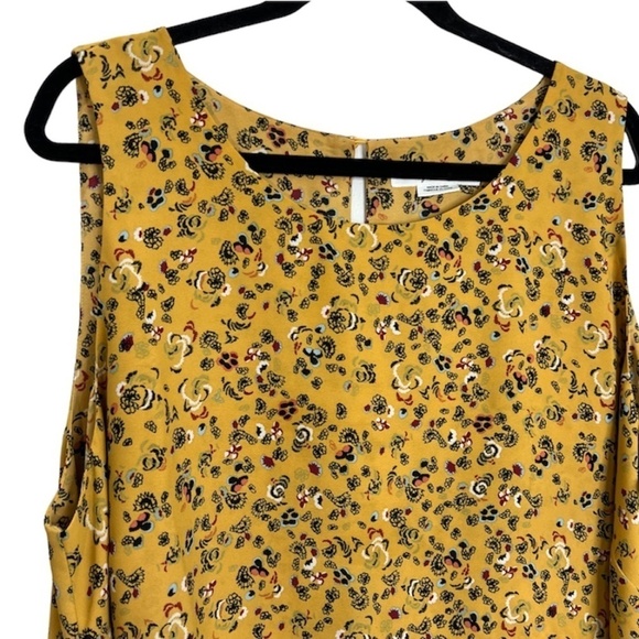 Mustard yellow floral flowy sleeveless top 1X - Picture 2 of 10